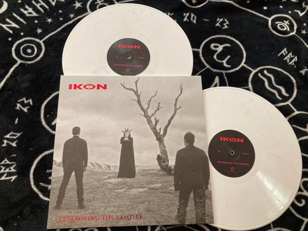 IKON - Destroying The Vampire (white)